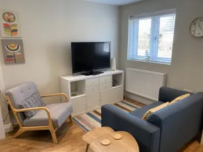 Modern 2-bed House and Parking Tibshelf Derbyshire - Image 2