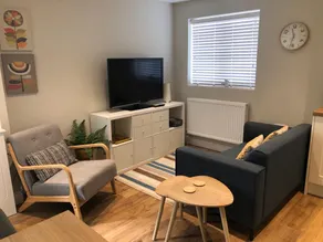 Modern 2-bed House and Parking Tibshelf Derbyshire - Image 3