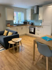 Modern 2-bed House and Parking Tibshelf Derbyshire - Image 4