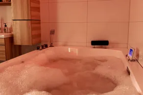 60 m2 luxury apartment with double jacuzzi and private Finnish sauna, in villa - Image 3