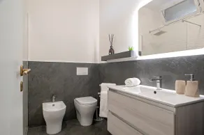 FREE PARKING ★★★★★ Elegant Apartment with Suite - Image 5