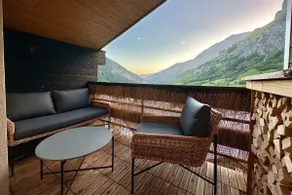 Elegantly renewed apartment with stunning views - Image 4