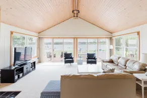 Treloar Lakeside Cottage - Image 2