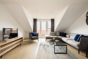 Modern flat on Staines high street with balcony - Image 2