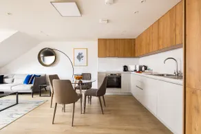 Modern flat on Staines high street with balcony - Image 3