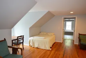 UVA Neighborhood Spacious Upper Floor - Image 2