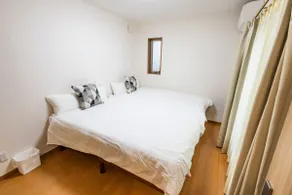 4LDK whole house rental! 2 minutes walk to the nearest station, free parking available! Good access to USJ, Umeda, Namba, Shinsaibashi, and Tennoji! - Image 2