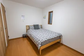 4LDK whole house rental! 2 minutes walk to the nearest station, free parking available! Good access to USJ, Umeda, Namba, Shinsaibashi, and Tennoji! - Image 4