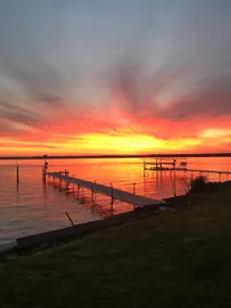 Beautiful Oneida Lake Shore Home and Yard - Image 2