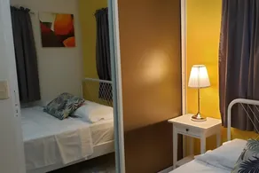 Comfortable and centrally located, just minutes from the beach - Image 3