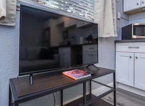Free Parking | 2nd Floor | Fast Internet | Balcony - Image 5