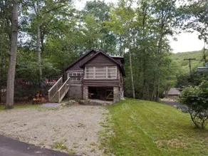 Eclectic Fairy tale Log Cabin near Greenwood Lake - Image 2