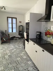 rated 3* atypical renovated with chic vintage decor. - Image 3