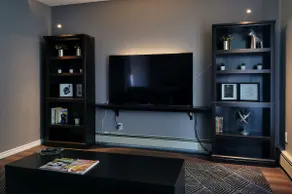 Modern & Cozy Large Contemporary Condo Suite (#6) - Image 5