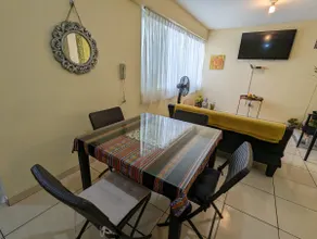 Super centric and peaceful 2 bedroom apartment - Image 3
