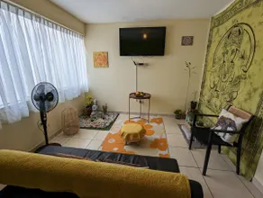 Super centric and peaceful 2 bedroom apartment - Image 2