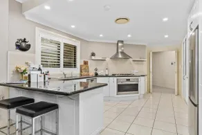 Award-Winning Blue Mountains Retreat w/ Pub & Spa - Image 4