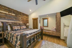 HuskyHideaway: Dogs, Mtn Views, Fireplace! - Image 4