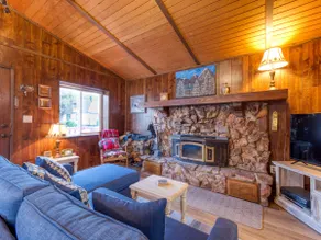 Little Cabin that is cozy in Big Bear - Image 3