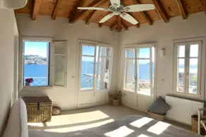 Townhouse with unique sunrise views. - Image 4