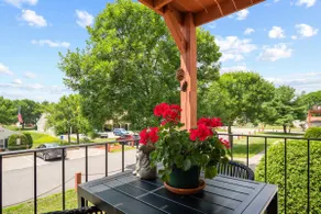 2BR Balcony, Parking, Pool, Hot Tub, Tennis! - Image 4