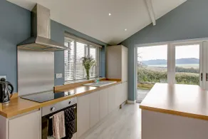 Bungalow with a view - Image 2