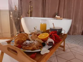 Luxury Suite Paris République - Image 4
