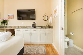 Private Queen Suite with Pool and Hot Tub - Image 5