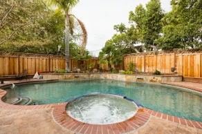 Private Queen Suite with Pool and Hot Tub - Image 2