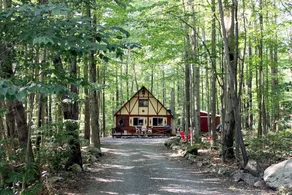 Hidden Chalet - Cozy Fall Escape in Arrowhead Lake - Poconos Getaway - Image 2