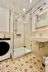 Bright Apartment in Historic Building - Image 5