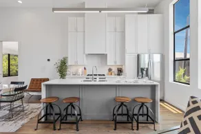 Beautiful Perfectly Located Luxury 2 Bed Townhome - Image 5