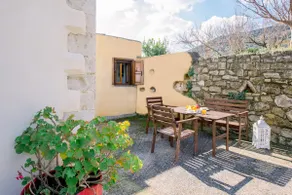 Traditional Cretan house close to beach & Chania - Image 4