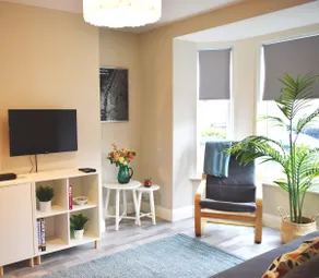 Comfortable 3 bedroom city home with garden - Image 4