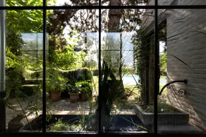 Upscale residence with private pool - Image 4