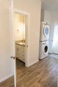 Cozy, Newly-Built Townhouse in La Grange - Image 4