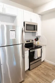 Cozy, Newly-Built Townhouse in La Grange - Image 5
