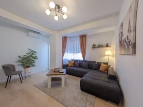 Stylish Sunrise Apartment - Balcony & Parking - Image 3