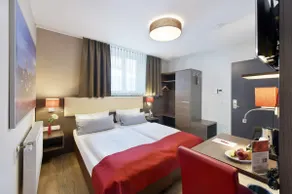 Cozy double room plus in top city location - Image 2