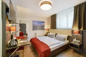 Cozy double room plus in top city location - Image 5