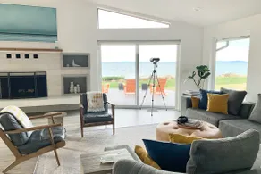 2BR Luxury Beachfront Retreat (Deck/Firepit/Beach) - Image 2