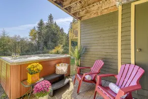Lovely Chalet with Hot Tub, Sauna & Billiard - Image 4