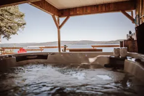 Cliffside Paradise Waterfront+Hot Tub+Sauna+BBQ - Image 2