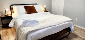 Guest Suite in Saint Hubert, bus to REM and Metro - Image 2