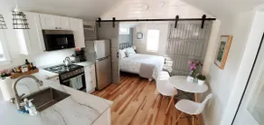#3 Couples Cottage Minutes from the Beach - Image 2