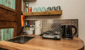 Tiny maisonette in the center with Wi-Fi & parking - Image 2