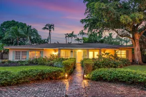 Coastal Paradise with pool– Walk to the Beach! - Image 2