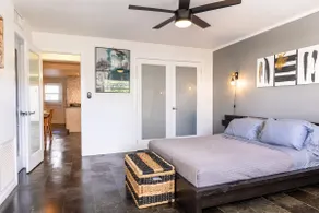 Queen 1bd+balcony 5 min from Ocean Dr Free Parking - Image 4