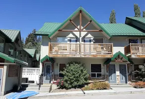 🇨🇦Ski Season! Mountain View 2-Storey Townhouse🇨🇦 - Image 3