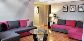 Stylish Home w/ Peaceful Deck near Downtown ATX - Image 2